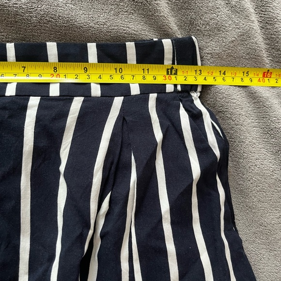 H&M dress shorts | Navy & white stripes | high waisted - Picture 7 of 8
